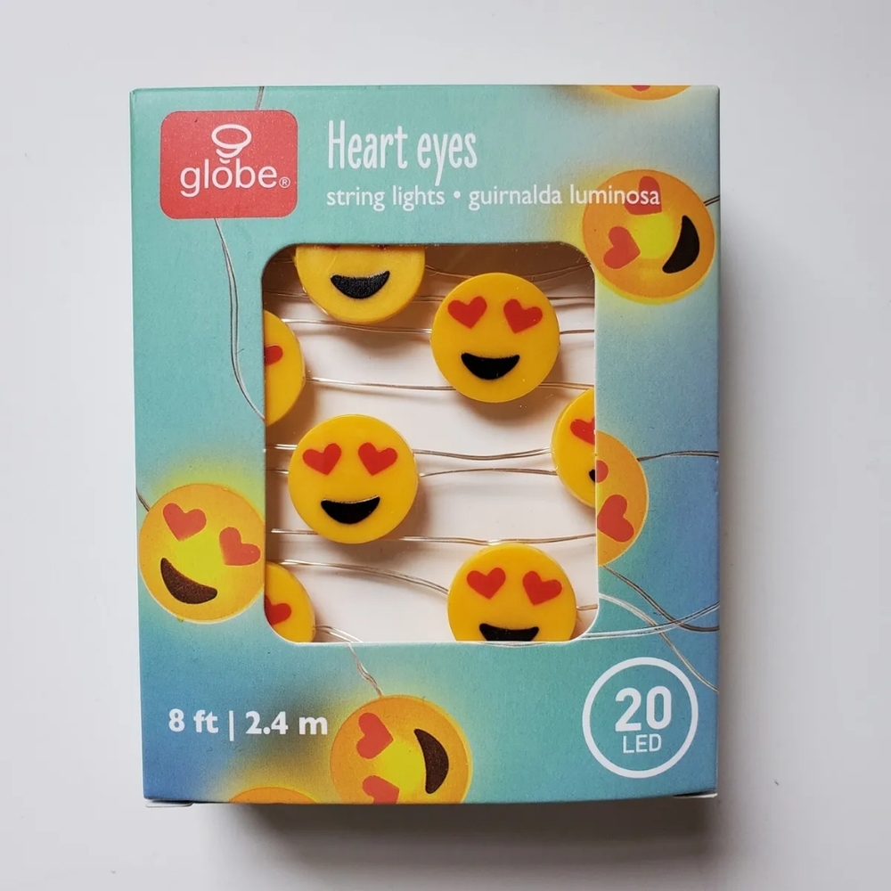 NEW GLOBE Heart Eyes Smiley Face Emoji 20 LED String Lights 8ft Battery Powered